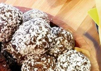 Sesame seeds, honey and coconut balls 5 healthy sesame seed recipes